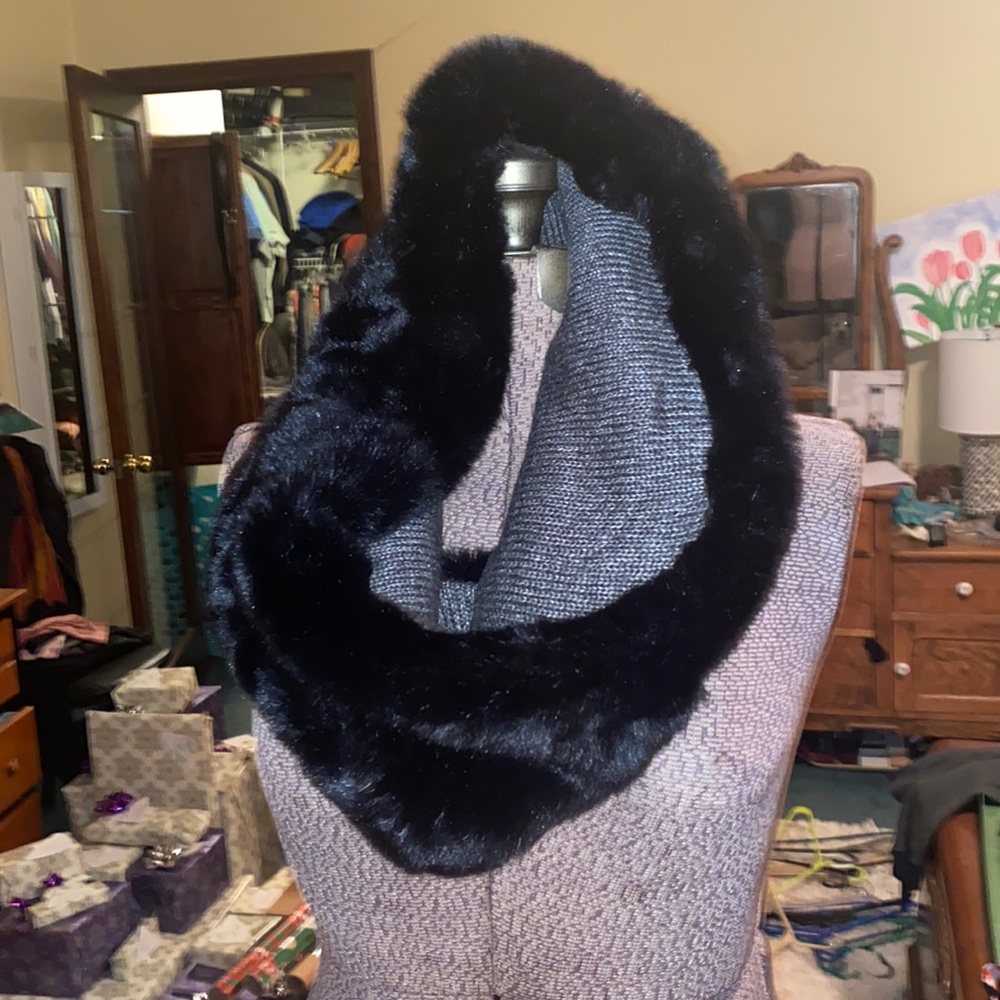 Faux fur neck collar